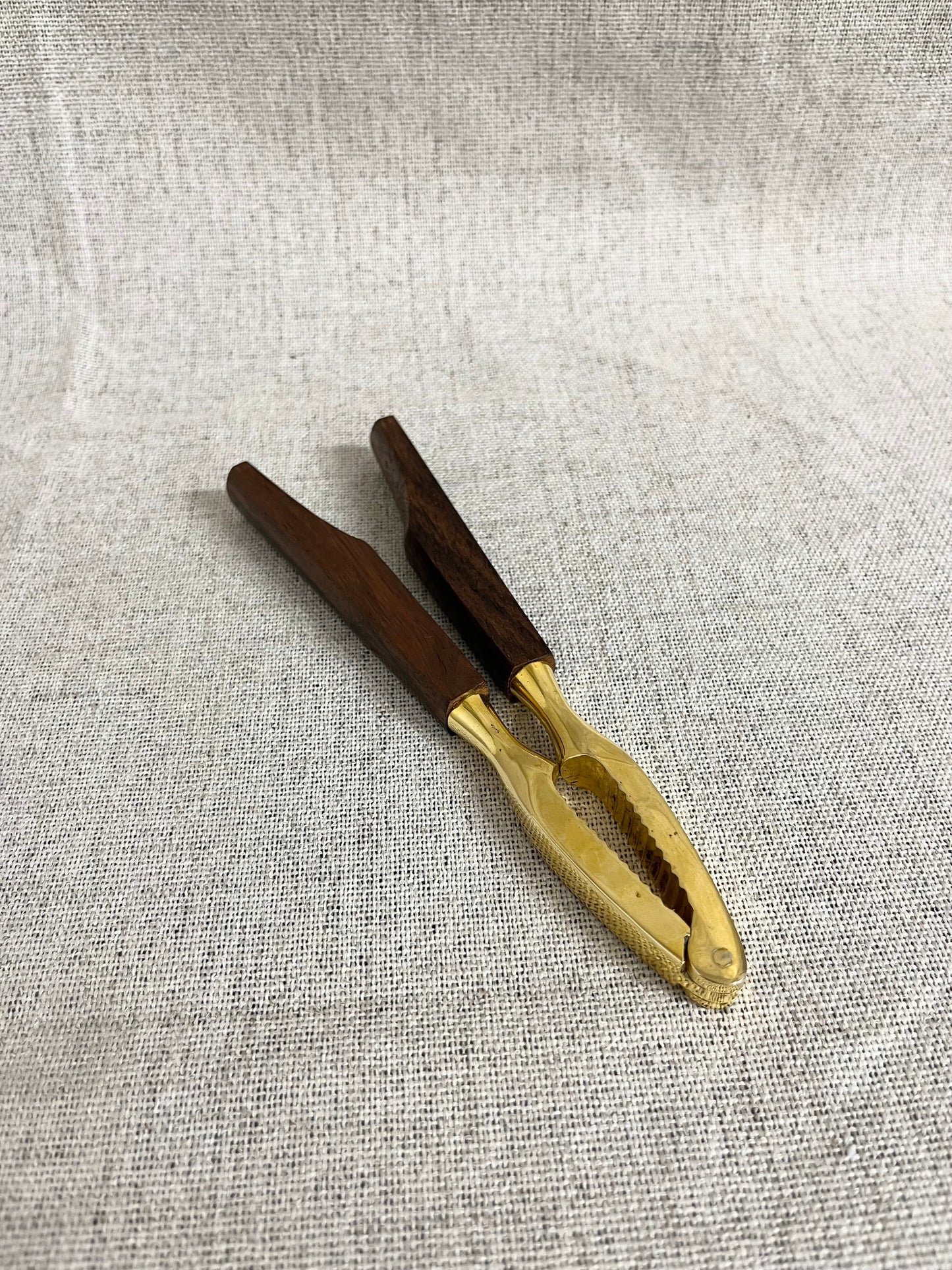 Nutcracker in brass and walnut